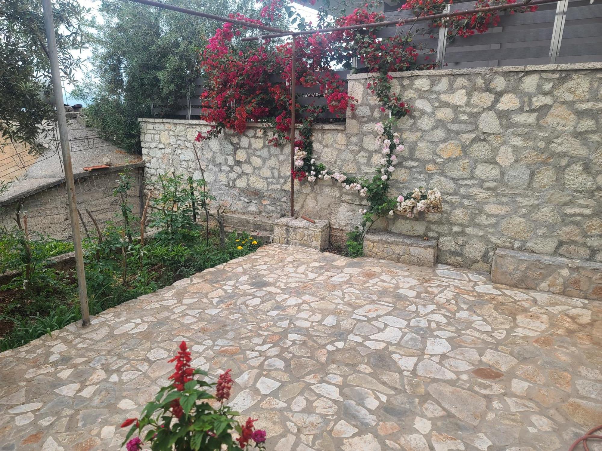 Hillside Garden Apartament Sarande Room photo